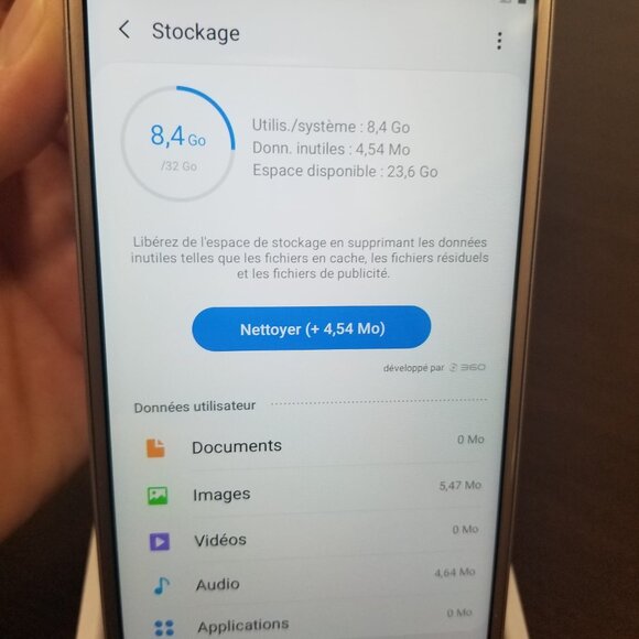 Samsung Galaxy J7 16GB Unlocked. In good condition !!! - Picture 3 of 4